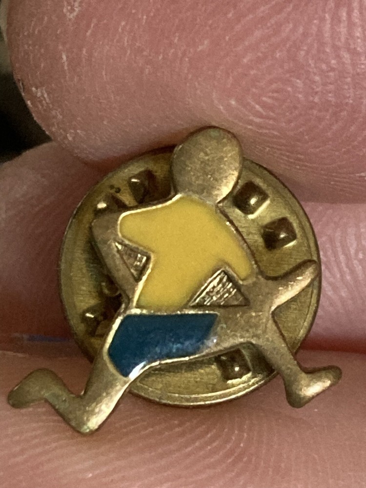 Running kid Lapel Pin EUC K535