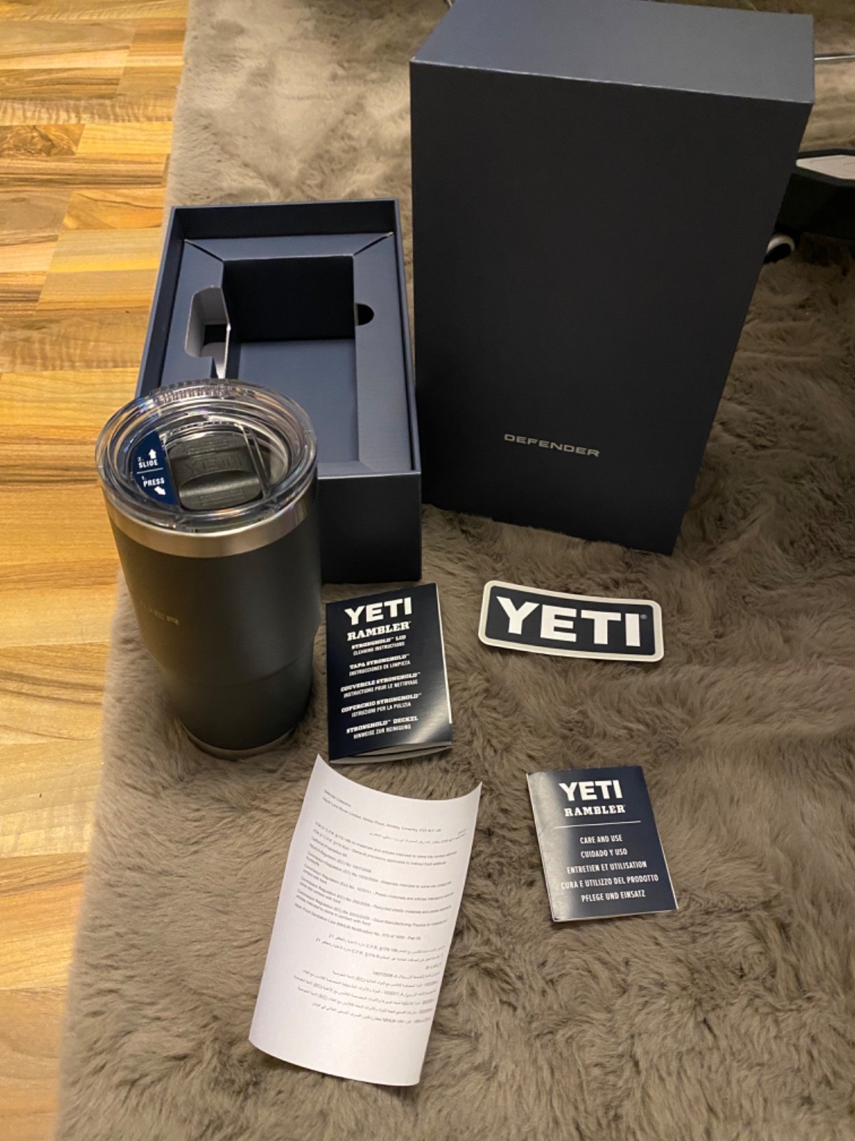Land Rover Defender x Yeti 20oz Rambler Tumbler 51DLFL219GYA