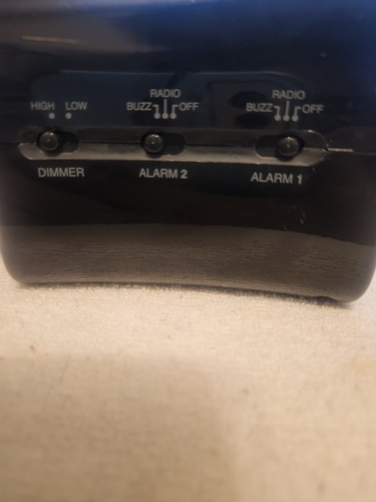 alarm clock. Emerson smart set