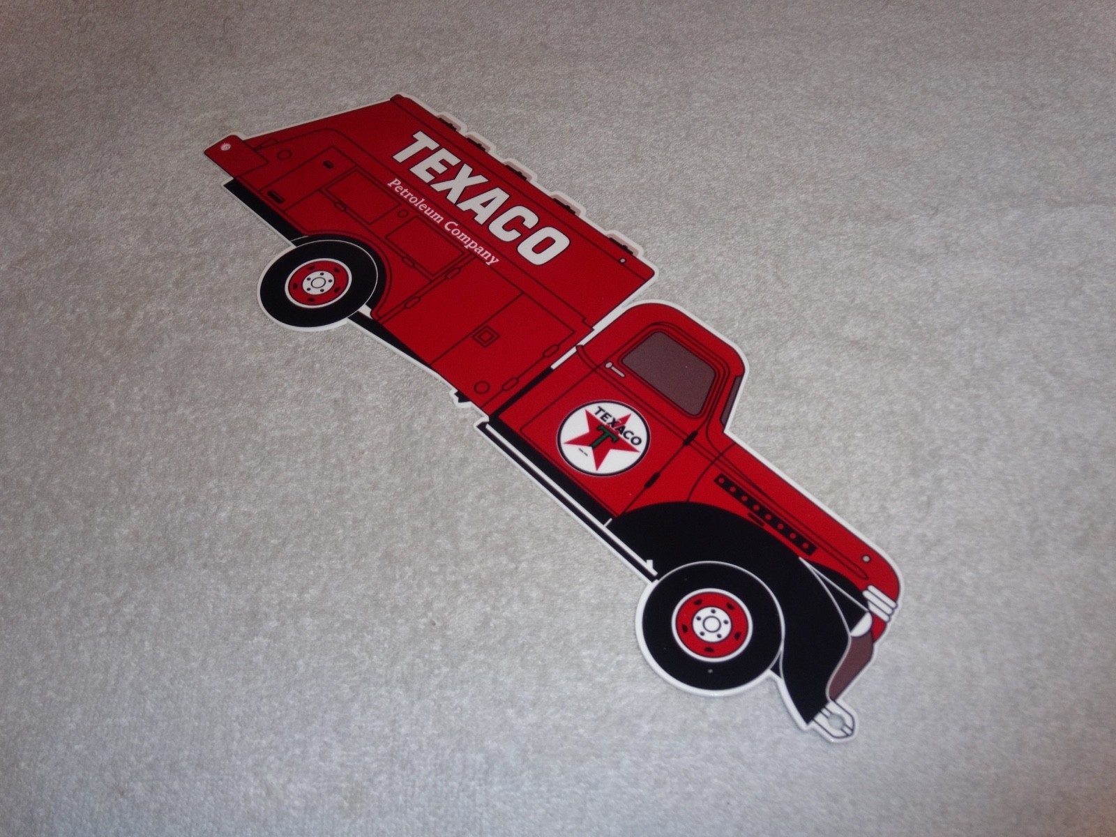 VINTAGE TEXACO PETROLEUM CO. TRUCK 16" METAL SERVICE STATION GASOLINE & OIL SIGN