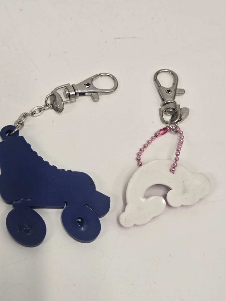 2 Bratz Zipper Pull Charms Rooler Skate/Rainbow