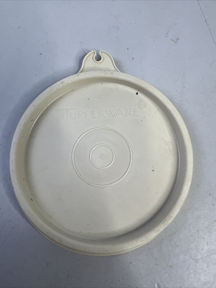 Tupperware Round Lid Almond  #733