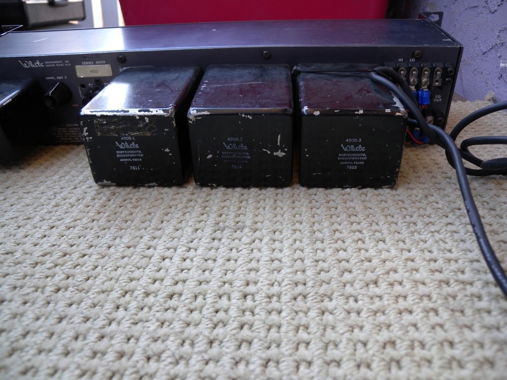 WHITE PROFESSIONAL EQUALIZER 4000. GREAT WORKED CONDITION. WITH TESTED. U.S.A