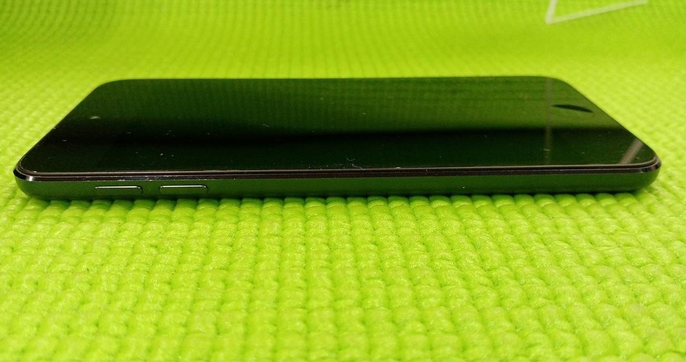 IPOD TOUCH Model MD723J A APPLE