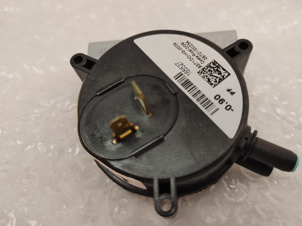 SOURCE 1 S1-02435286000 AIR PRESSURE SWITCH