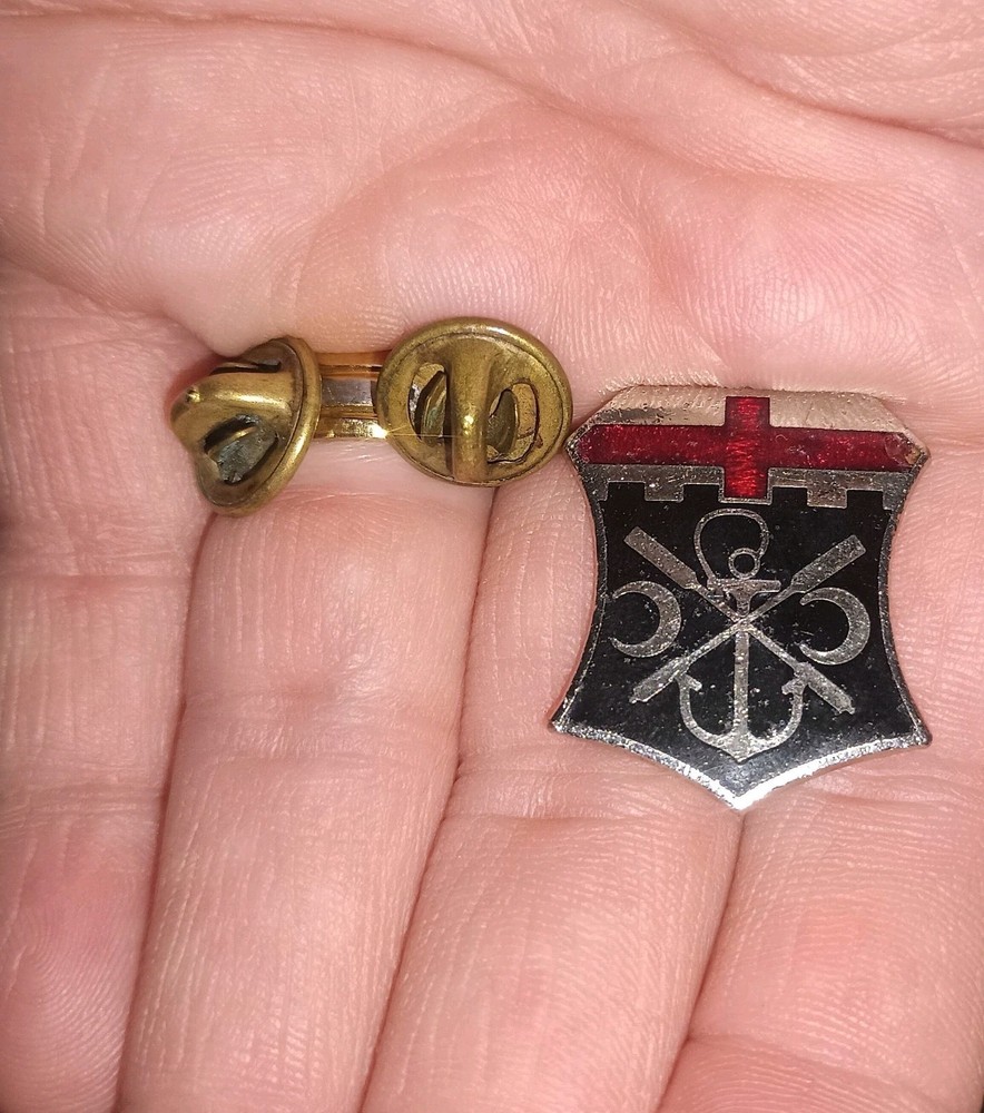 Vintage WWII 7th Engineer pin