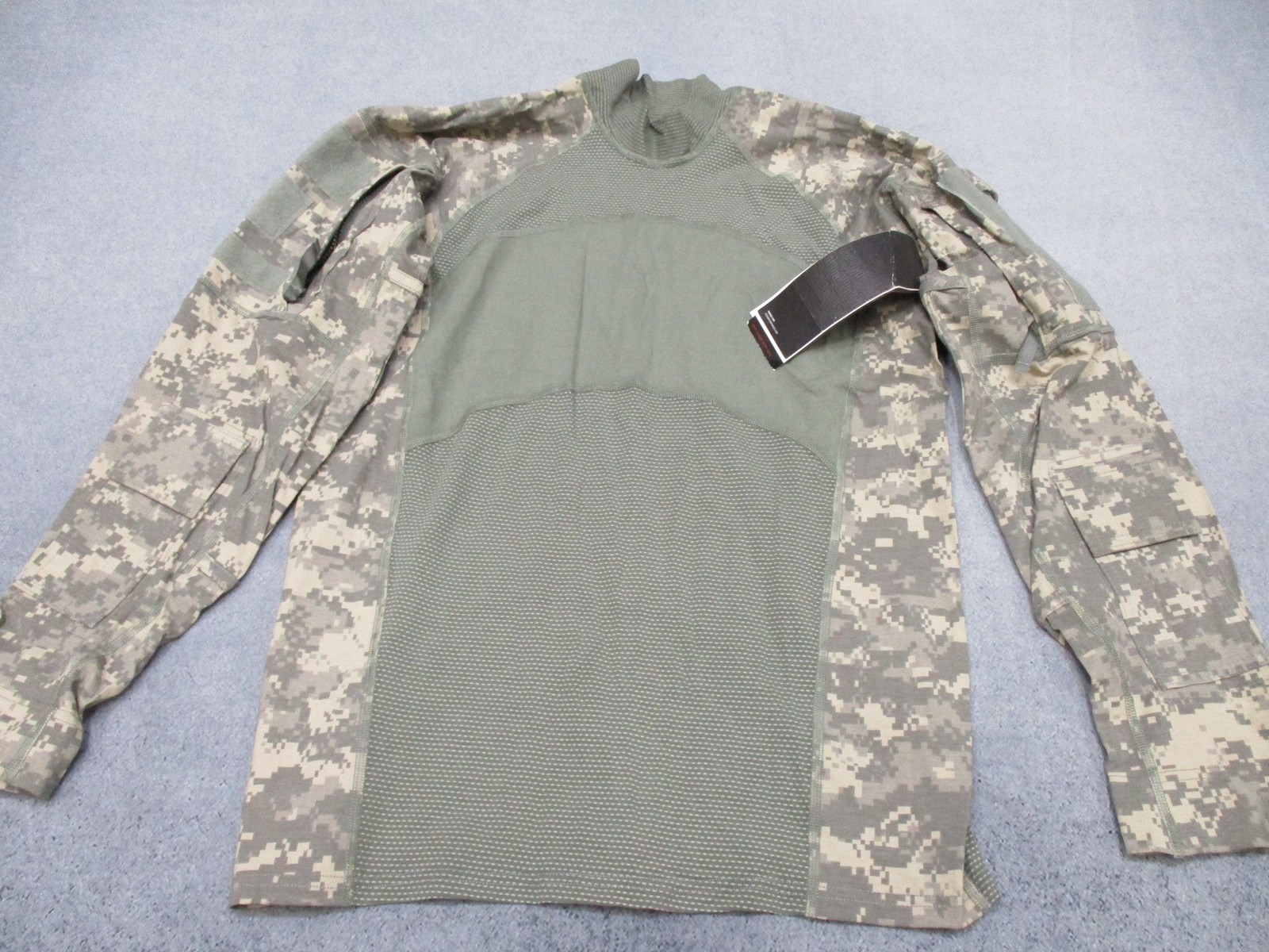 Massif Army Combat Shirt Medium ACU Digital FR US Army Issue
