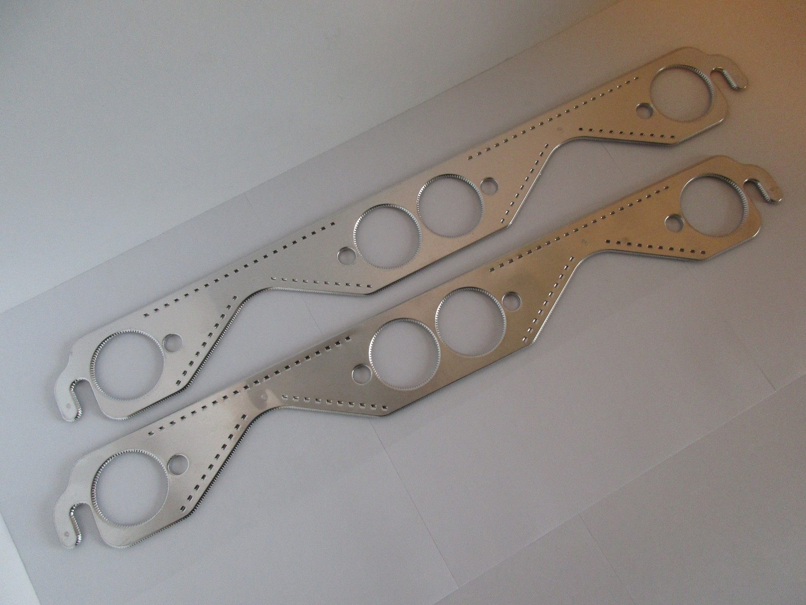 SMALL BLOCK CHEVY ALUMINUM ROUND PORT HEADER EXHAUST GASKETS REUSABLE sbc #4142