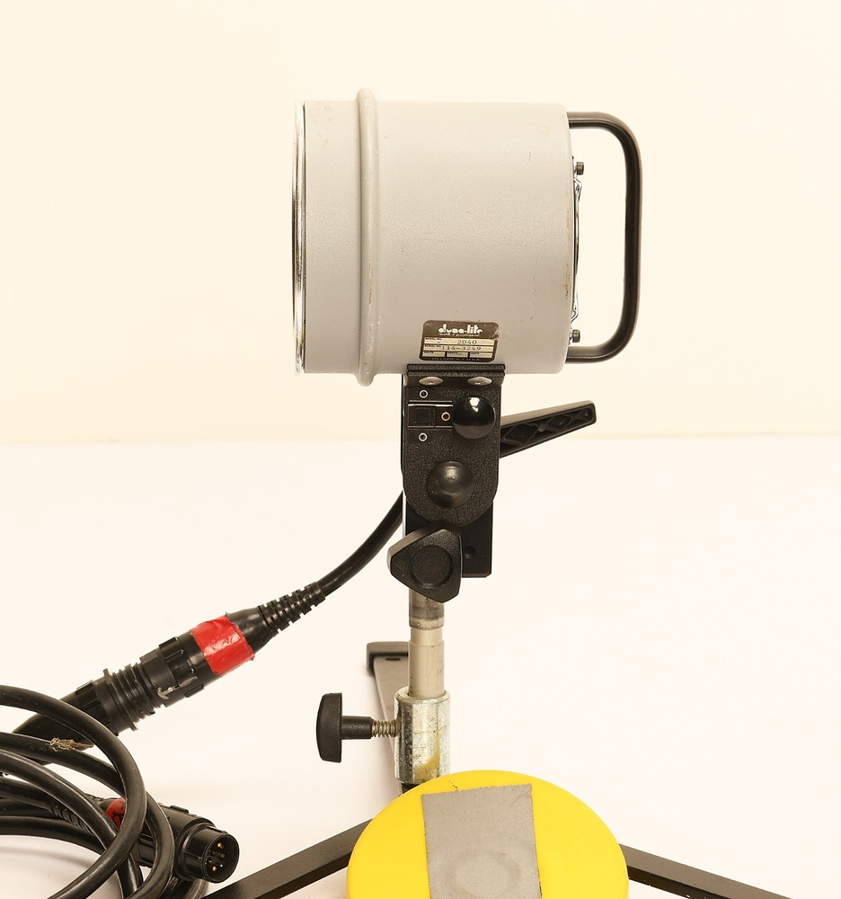 DYNALIGHT 2040 2000 Watt Strobe Head, 16 ' Cord. TESTED!! WORKING!!