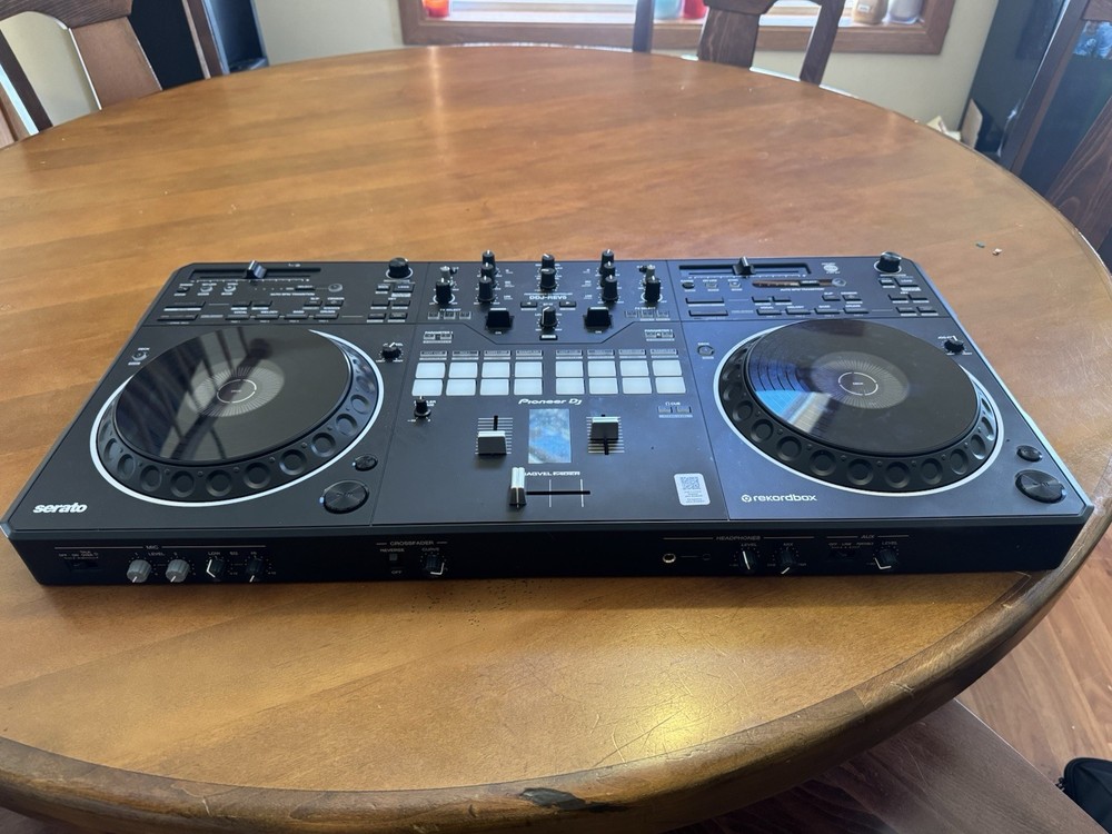 Pioneer DJ DDJ-REV5 Controller