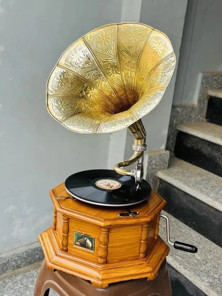 Vintage HMV Style Gramophone – Fully Functional Wind-Up Record Player
