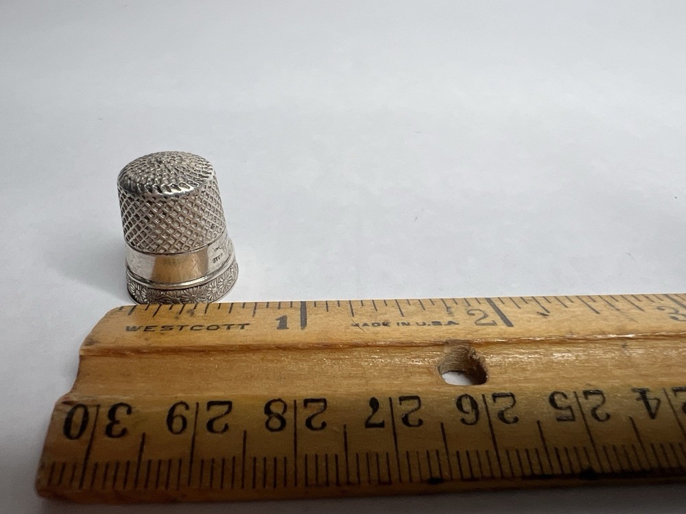 Sterling Silver Thimble Size 9 Collectible Daisy Trim
