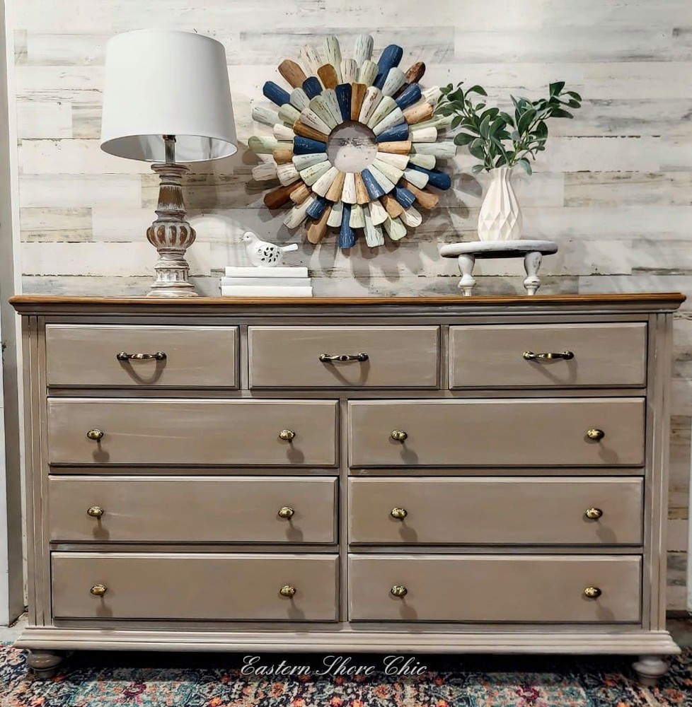 1-1/2" Shell Design Knob Antique Brass