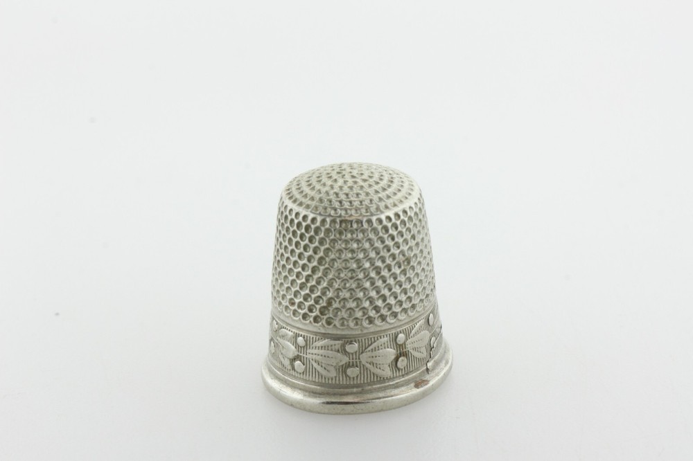 Vintage Sterling Silver 925 Simple Leaf Design & Dot Pattern Sewing Thimble