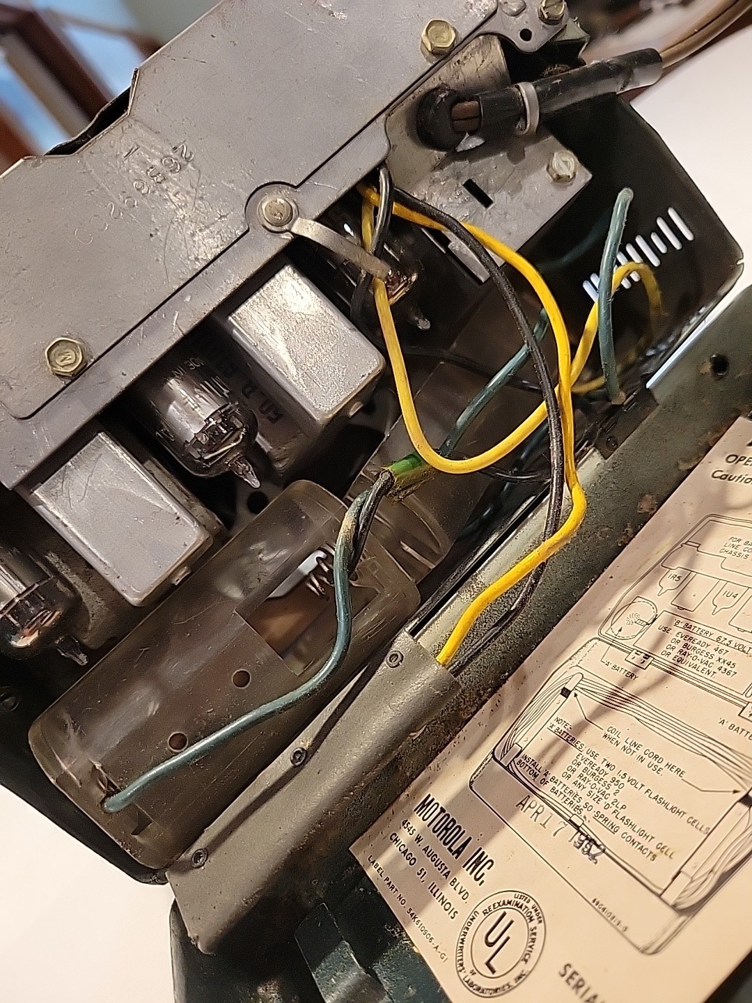 Vintage Motorola Model Green with Gold Flip Up Vintage Tube Radio 52M1U - AS-IS