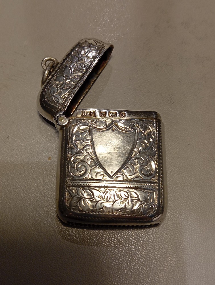 SOLID SILVER VICTORIAN VESTA CASE BIRMINGHAM CIRCA 1880 HALLMARKED.