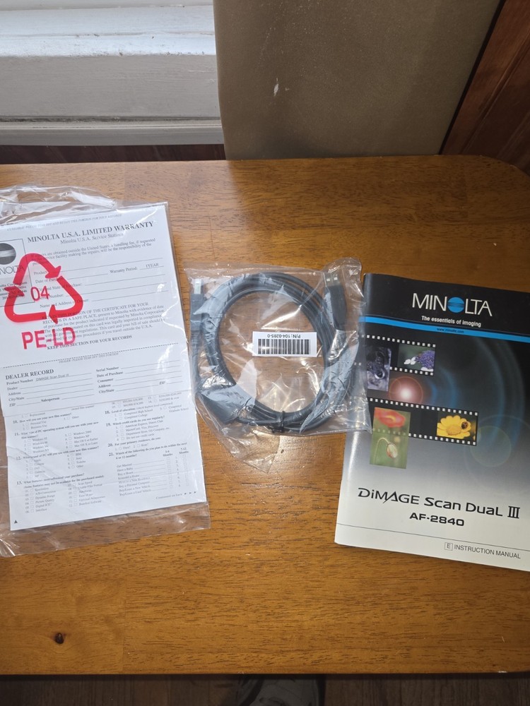 Minolta DiMage Scan Dual III Model AF-2840 W/ Cables, Box, Software