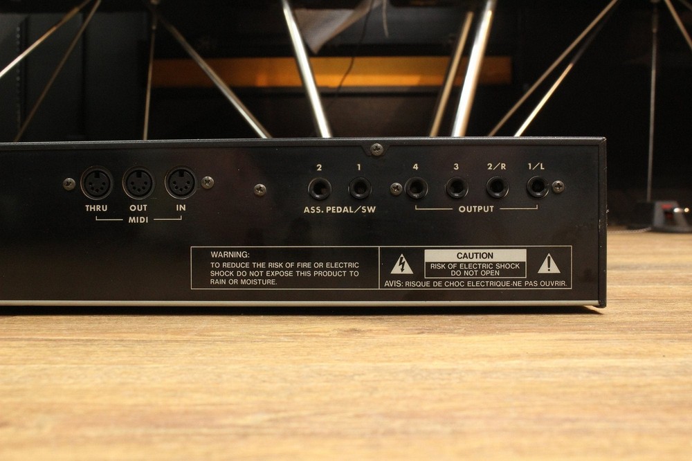 KORG M1R [000102]
