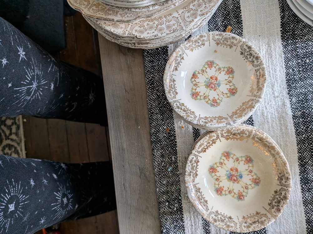 Complete Set Of Vintage Sebring Dinnerware
