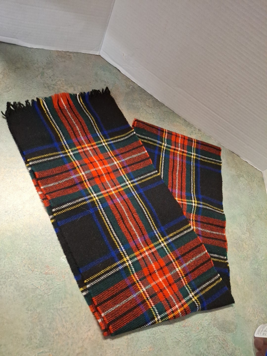 THE WOOLEN MILL OF PRINCES ST EDINBURGH LAMBSWOOL PLAD SCARF SCOTLAND