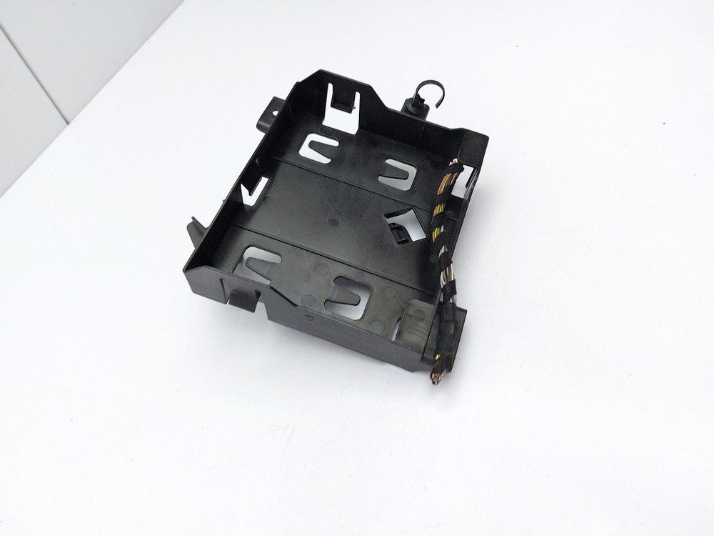 AUDI A4 B8.5 Central Convenience Module Controller Bracket 8K0907461A 2015