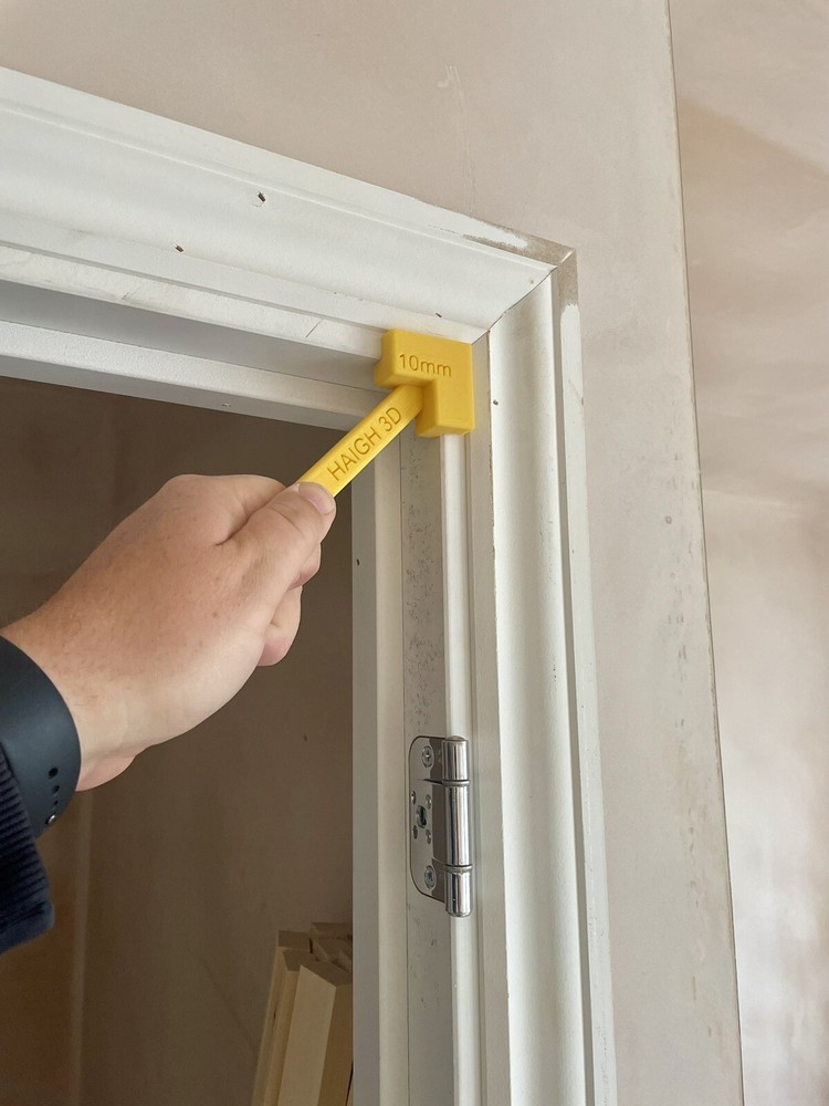 Quick And Accurate Architrave Measuring & Mounting Tool - 9mm Setback - Yellow