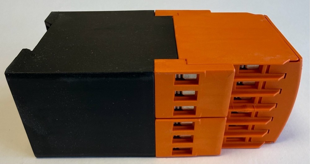 IFM Electronic Programmable Frequency-Current Converter / DW2503 / BNIB