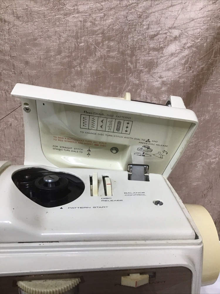 Vintage Singer Model 758 Touch & Sew / Zig-Zag Working