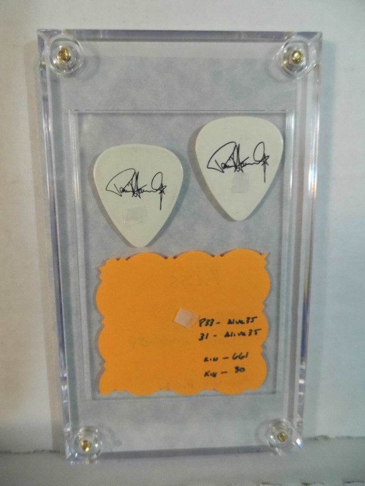 KISS~PAUL STANLEY~2008~09 GUITARS PICK IN CASE~READ DESCRIPTION(42)