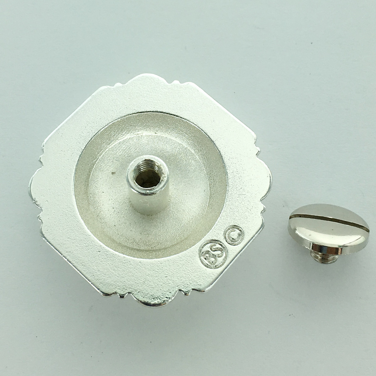 WESTERN LEATHER CRAFT TACK BRIGHT SILVER ENGRAVED WINDROSE CONCHO screw back