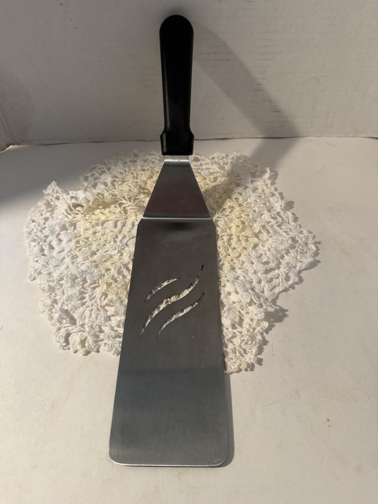 Traditional Griddle Spatula with Plastic Handle