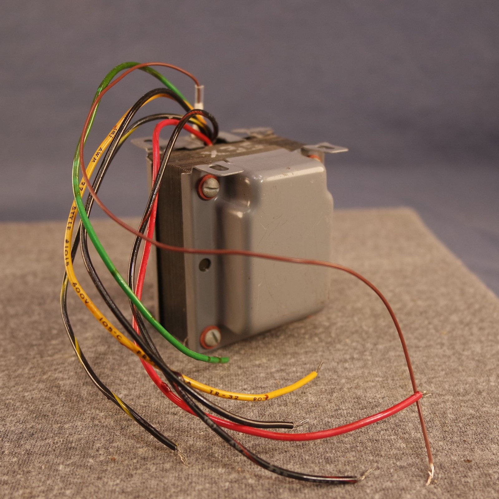 Triad Power Transformer 115V Primary Dual 13 or 18 Volt @ .9 Amp Secondaries