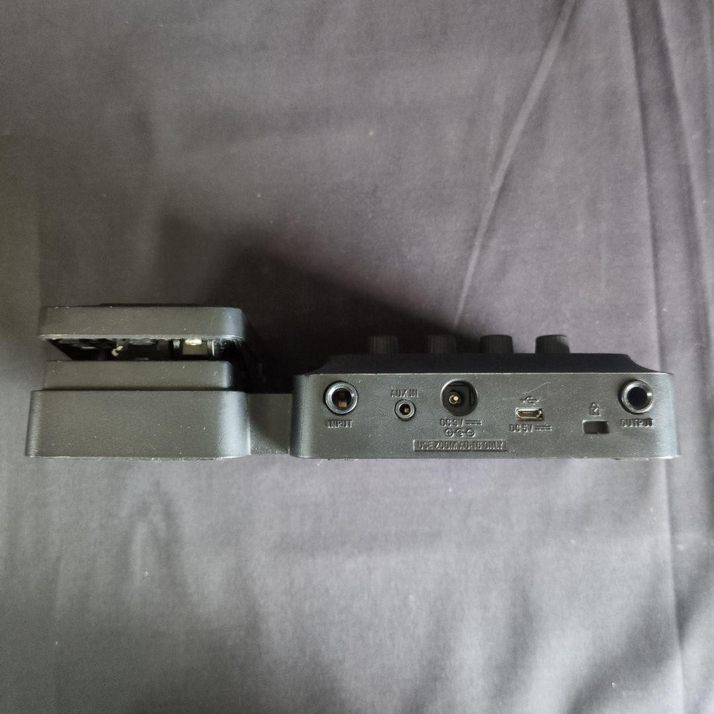 Zoom G1X FOUR Multi-effects Processor with Expression Pedal