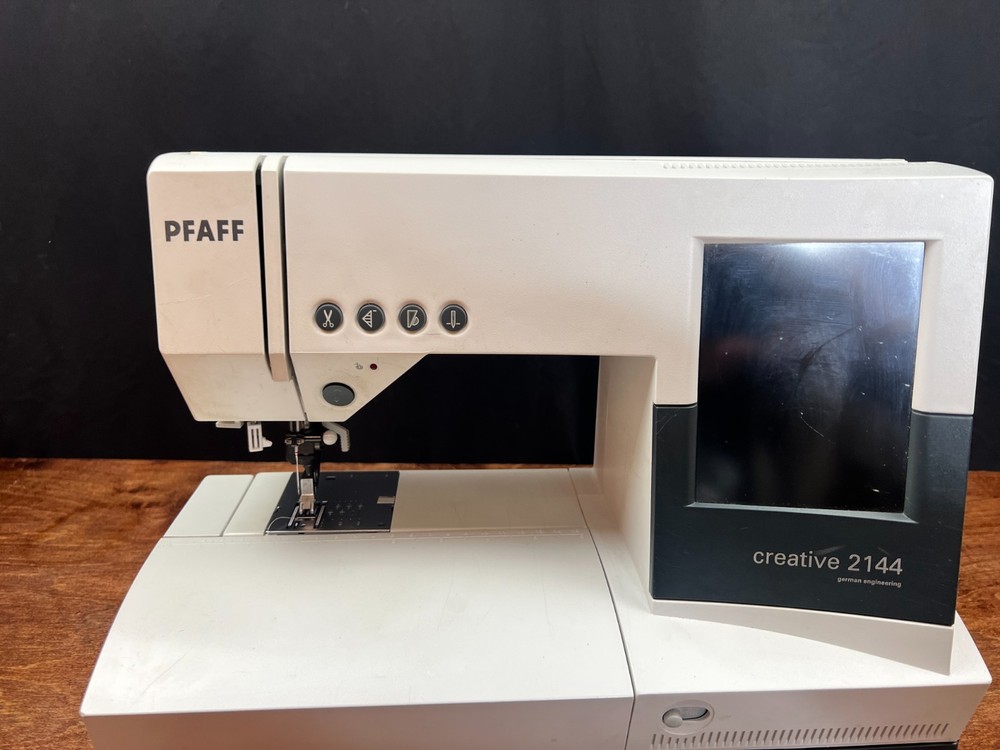 Pfaff Creative 2144 Computerized Sewing Machine