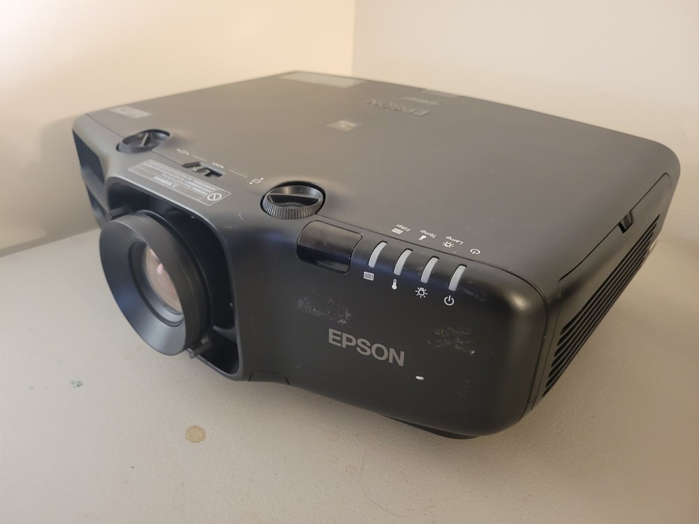 Epson PowerLite Pro G6900WU Projector