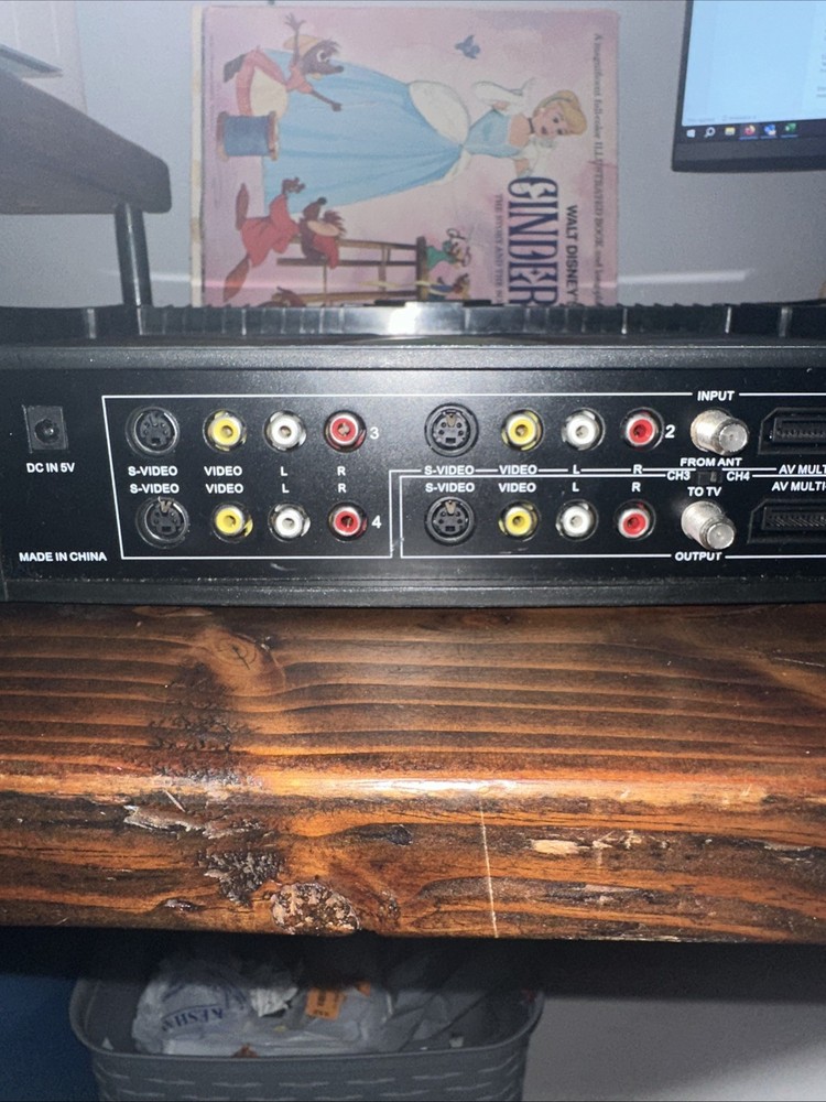 Intec System Xbox AV Selector Switch Model G8470 – Powers On, Tested, No Remote