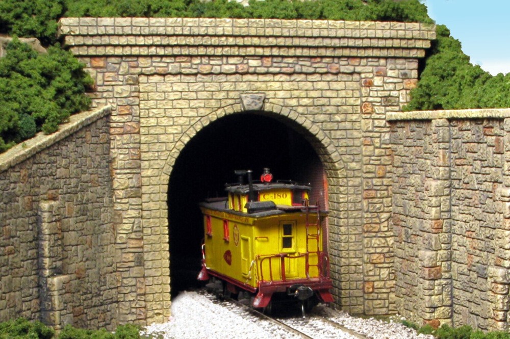 Monroe Models 112 HO RANDOM STONE TUNNL SGL