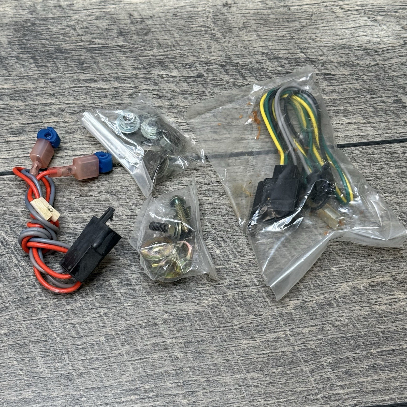 ARA Manufacturing Push Button Car Stereo AM FM Radio Black JMX12 NOS / UNTESTED