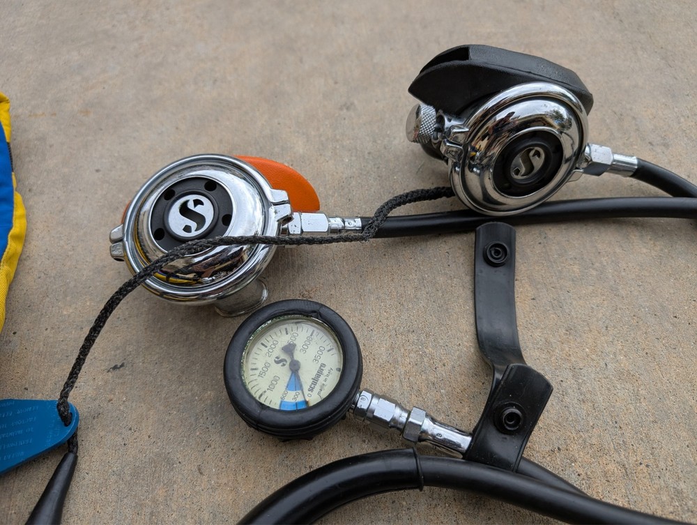 Seaquest Diving Vest and Scubapro Regulator Set