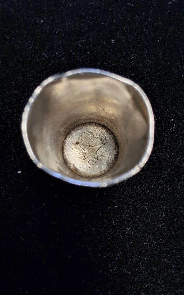 Sterling Silver Size 9 Thimble Leaf Like Design
