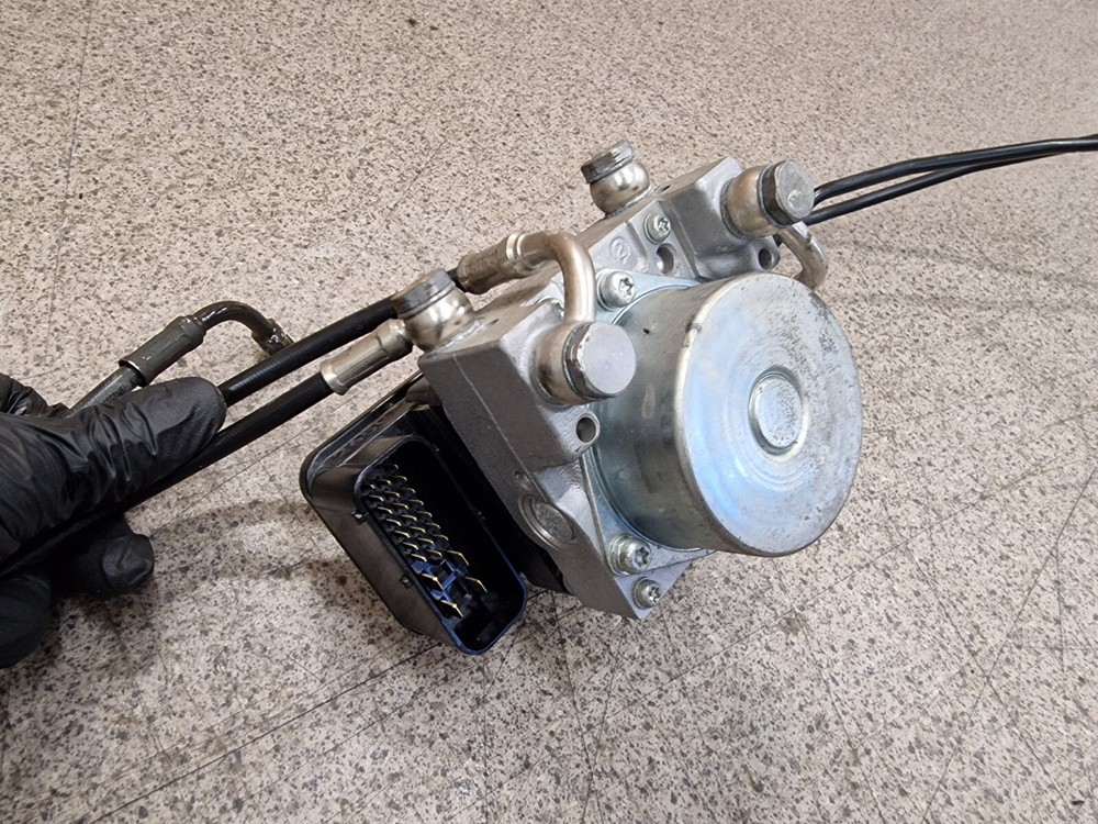 Triumph Tiger 1200 ABS pump unit module & hoses pipes lines 2012 - 2015