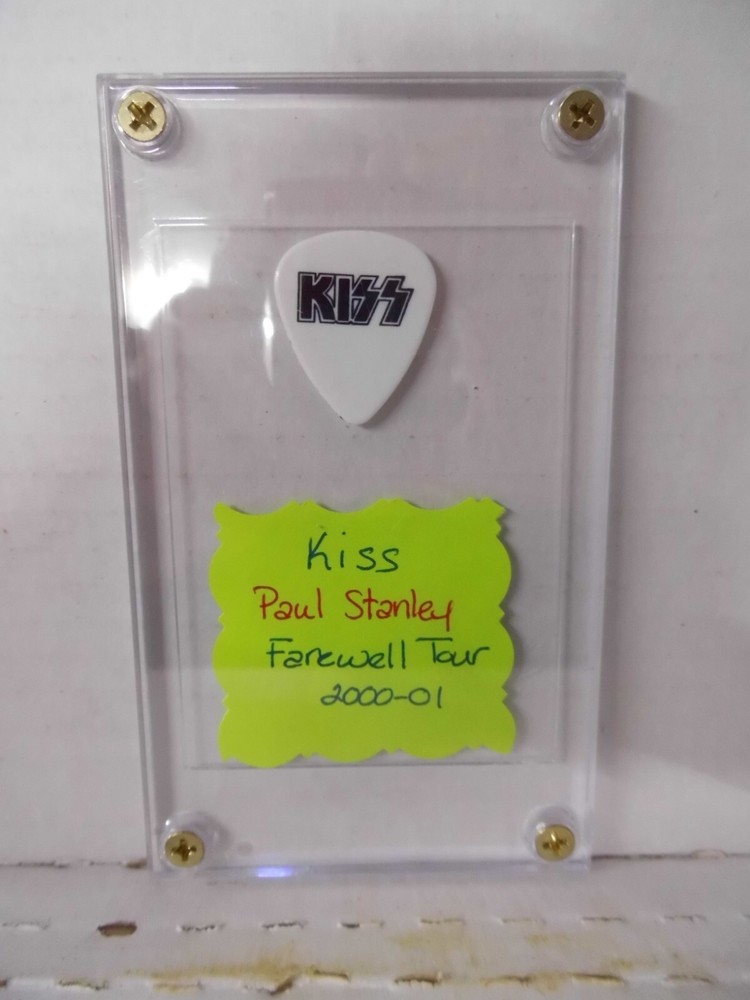 KISS~PAUL STANLEY~GUITAR PICK IN CASE~2000~01~READ DESCRIPTION (27)