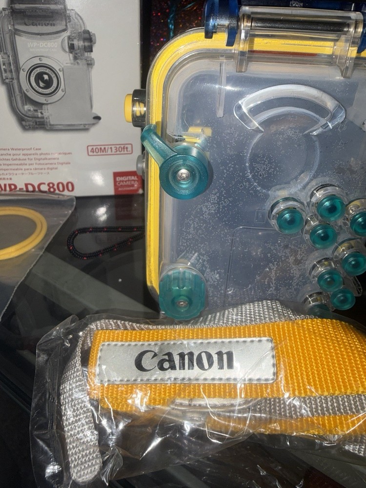Canon WP-DC800 waterproof plastic camera case 40M 130 ft Open Box