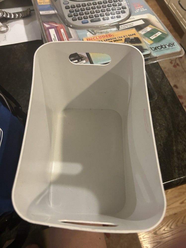 New Genuine COLEMAN 9 Can Soft Shell Cooler, Plastic insert