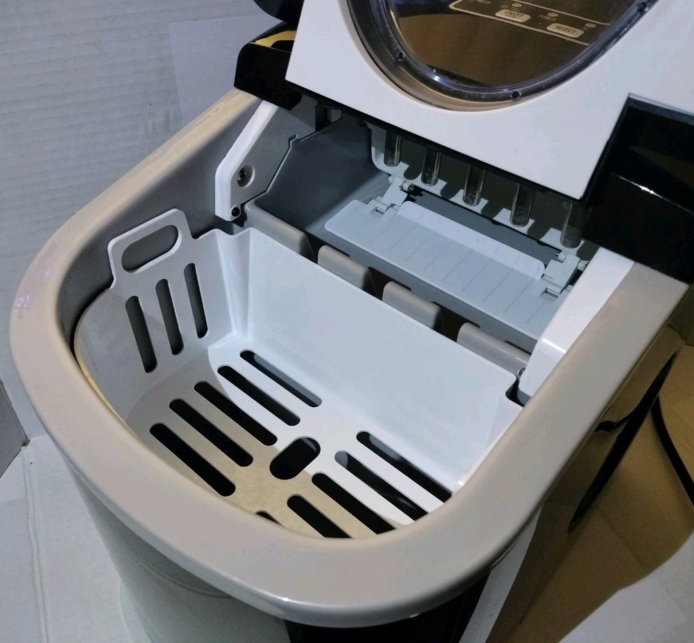 COOK'S ESSENTIALS 26 lbs Portable Compact Ice Machine - Black