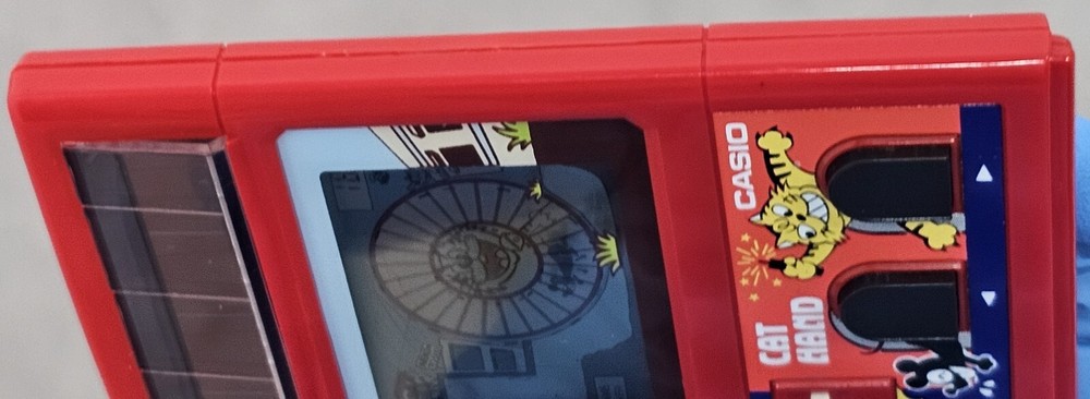 Casio Solar Cat Hunt CG-32 LCD Laptop