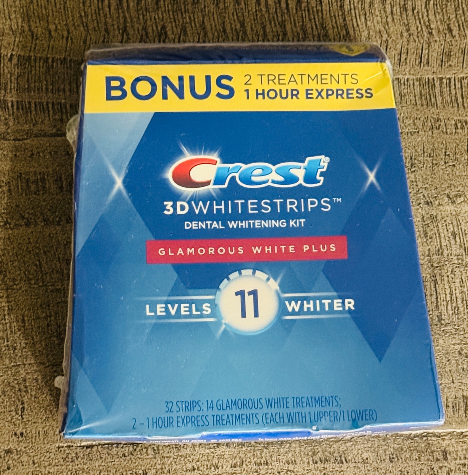 Crest 3D Whitestrips Glamorous White 3D White Whitening Strip Kit 32 Exp 8/2026