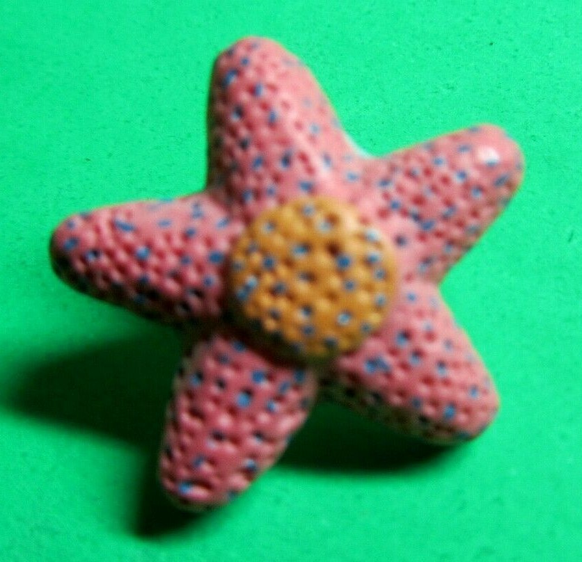 (1) JHB 7/8" STAR FISH PINK PLASTIC SHANK BUTTON (D38)