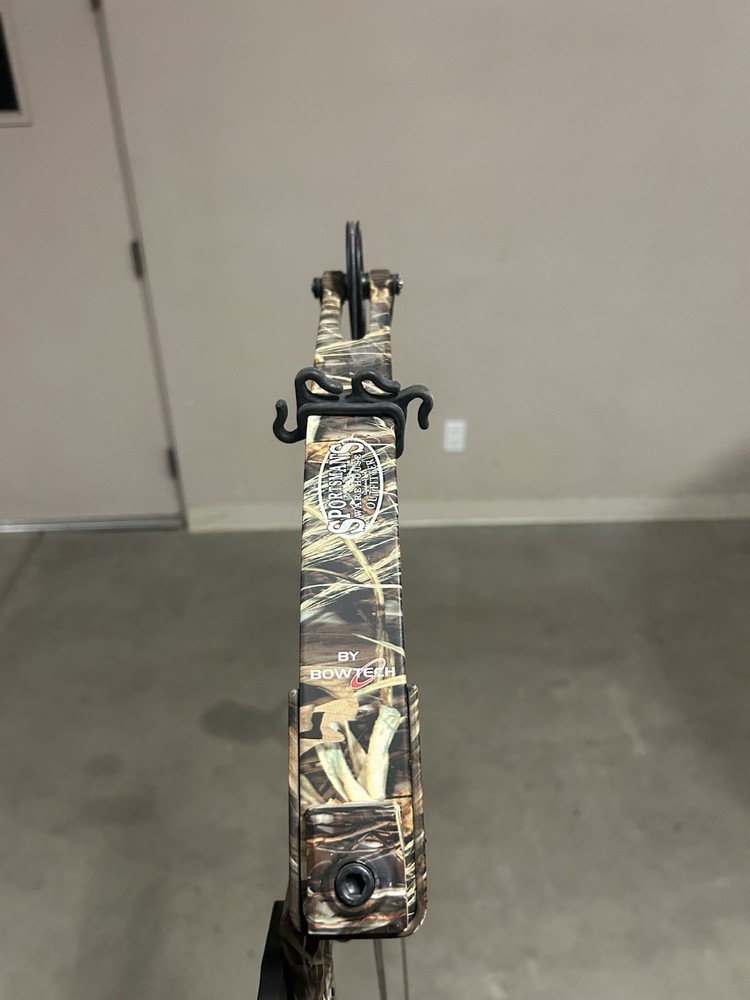 Bowtech 2007 Vital Impact Compound Bow 60lbs 29in Multi-Color