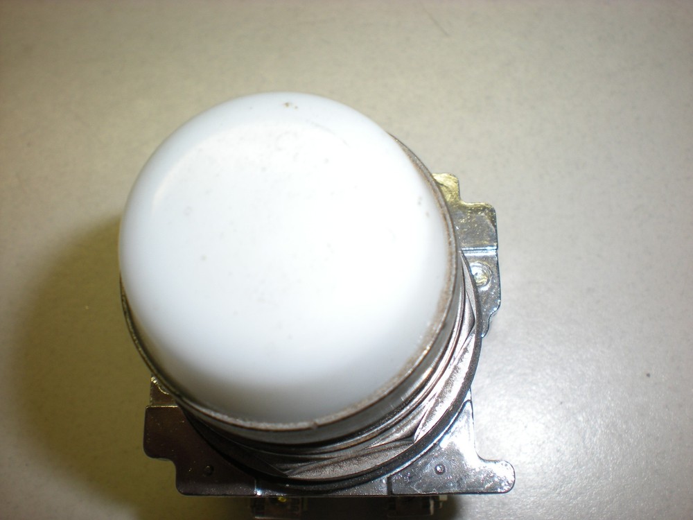 Cutler-Hammer Panel Light - 110VAC - White Lens - Tests OK